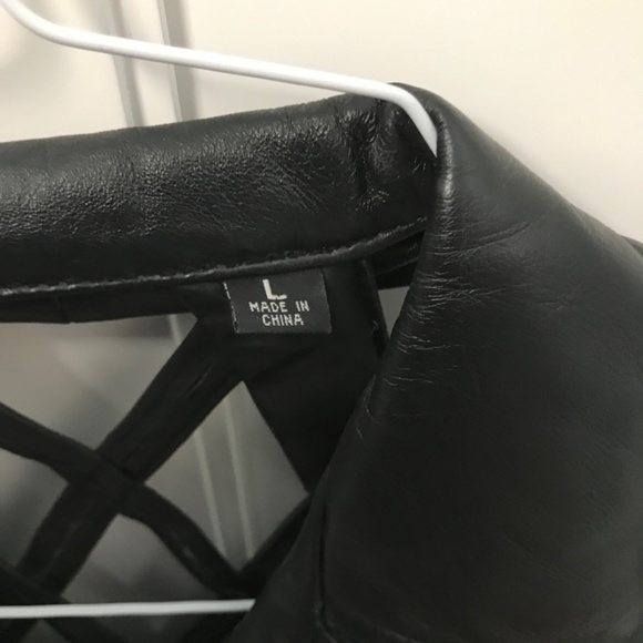 Vintage Genuine Cropped Black Leather Motorcycle Vest Women’s - Picture 3 of 10